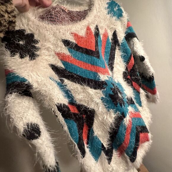 36 Point 5 Womens Aztec Native American Style Boho Hippie Eyelash Sweater Size S - Picture 2 of 11